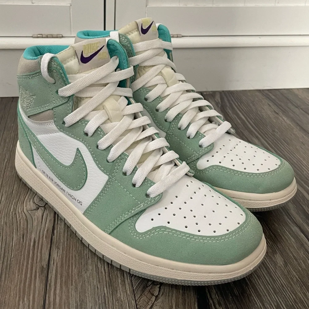 Rare Nike Air Jordan 1 Retro High OG “Turbo Green” Size 7 Men/8.5 Women - Picture 1 of 16